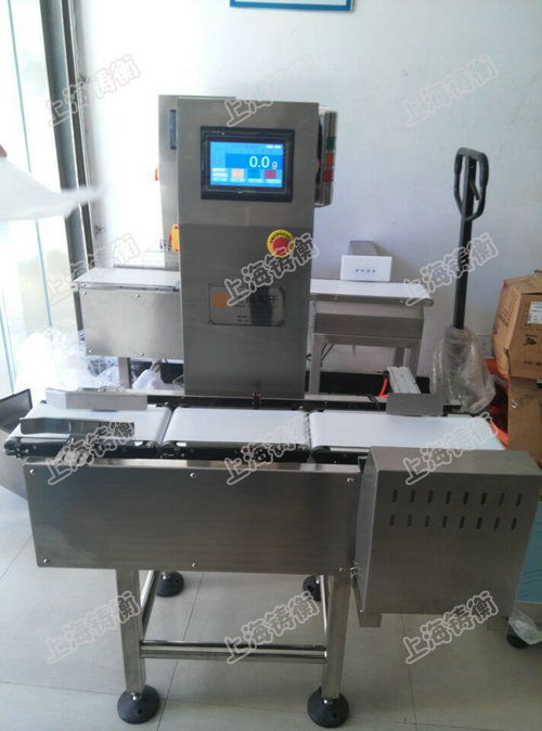 高精度稱(chēng)重剔除機(jī),自動(dòng)稱(chēng)重機(jī)多少錢(qián)一臺(tái)